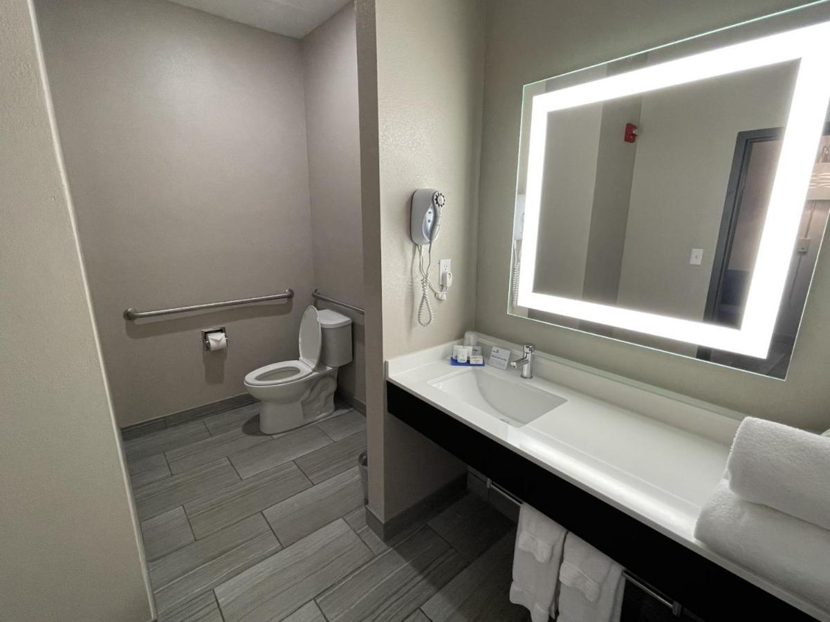 Holiday Inn Express Hotel And Suites Ada By Ihg Kültér fotó