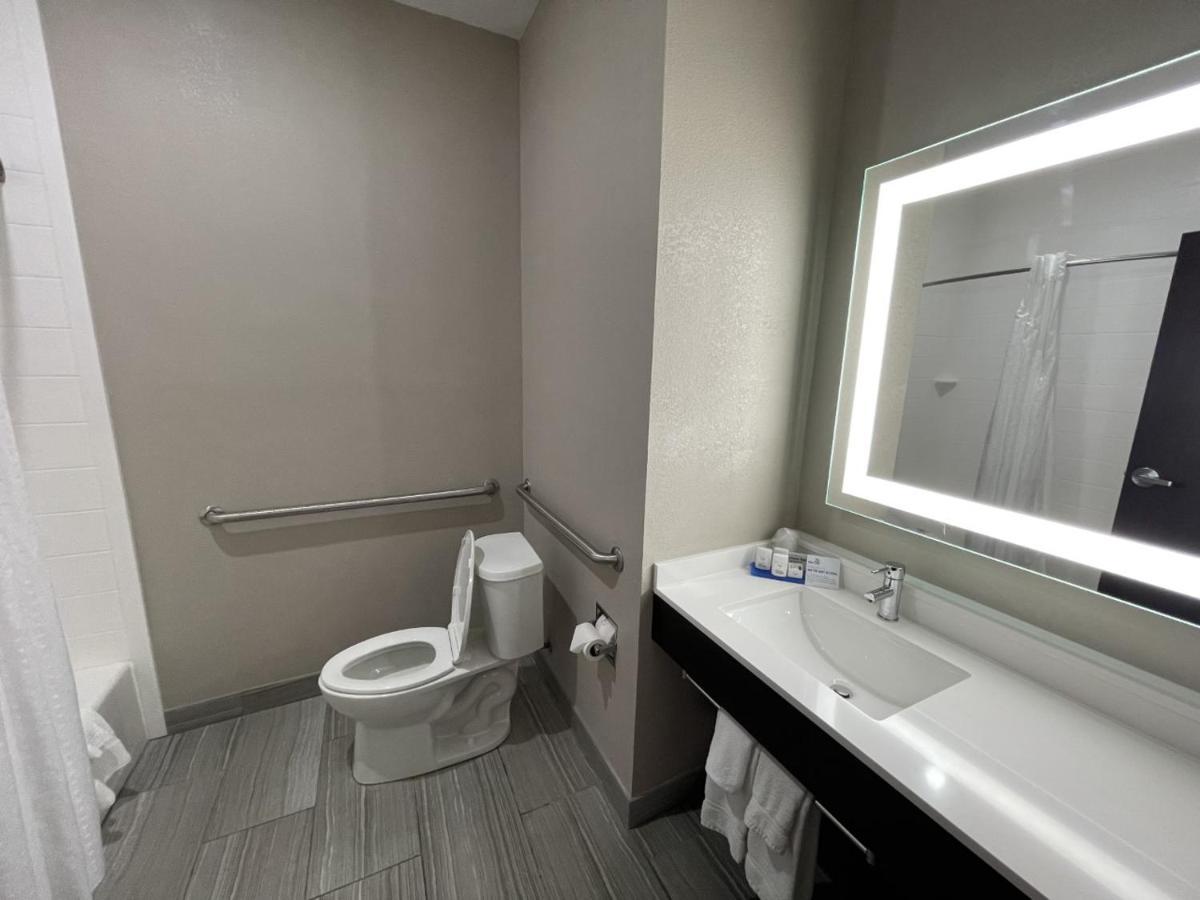 Holiday Inn Express Hotel And Suites Ada By Ihg Kültér fotó