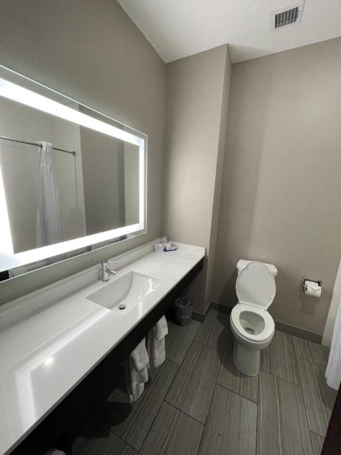 Holiday Inn Express Hotel And Suites Ada By Ihg Kültér fotó