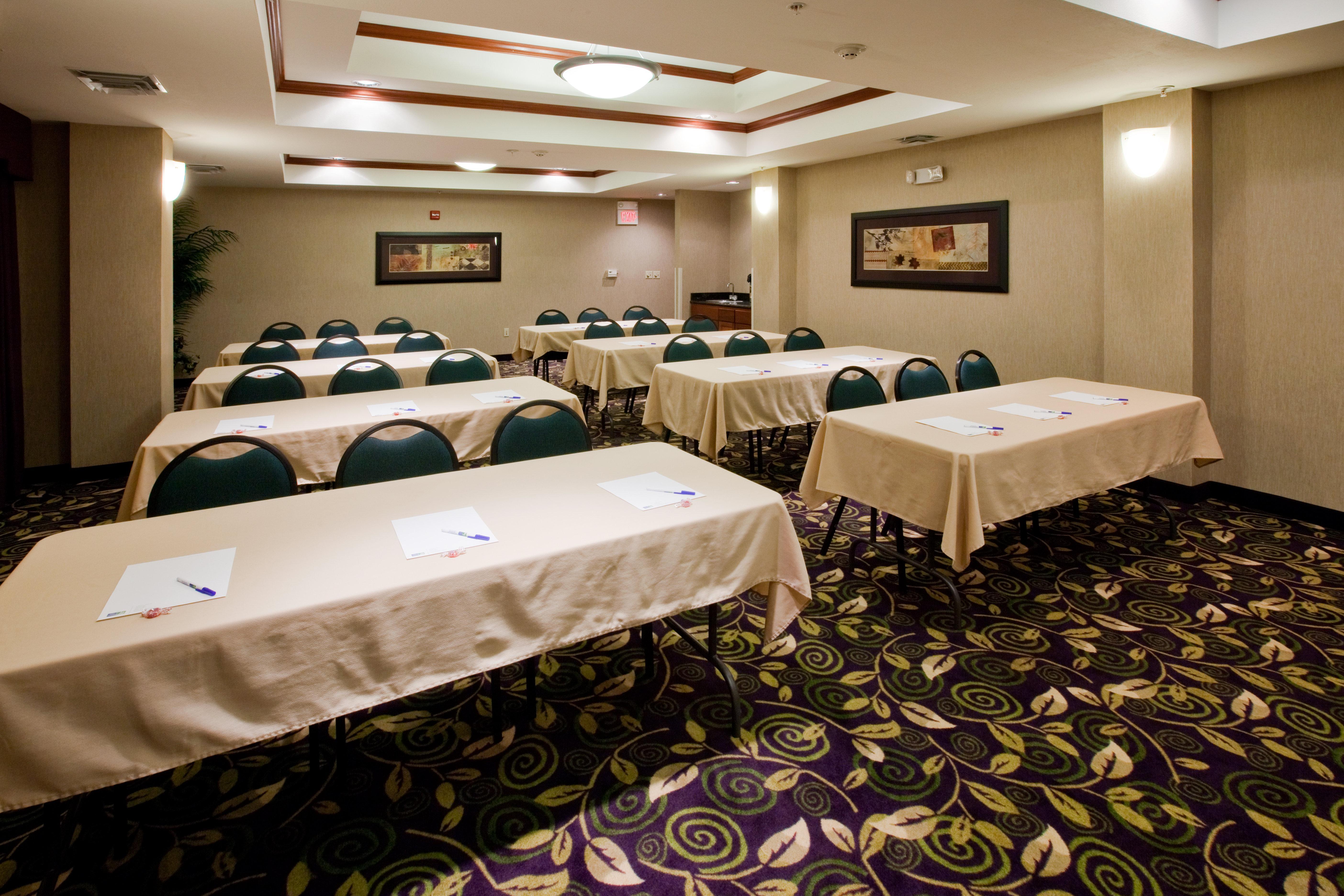 Holiday Inn Express Hotel And Suites Ada By Ihg Kültér fotó