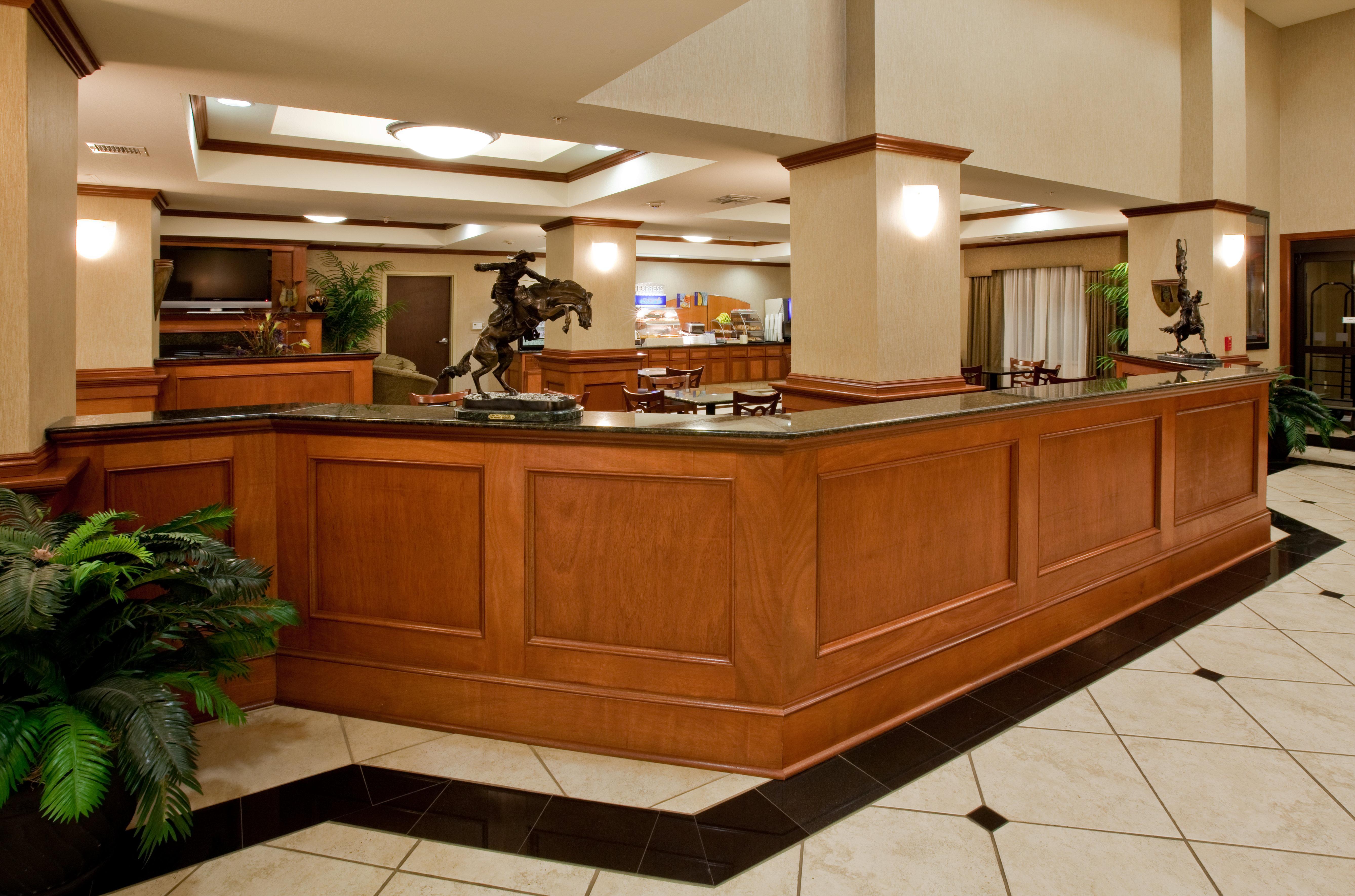 Holiday Inn Express Hotel And Suites Ada By Ihg Kültér fotó