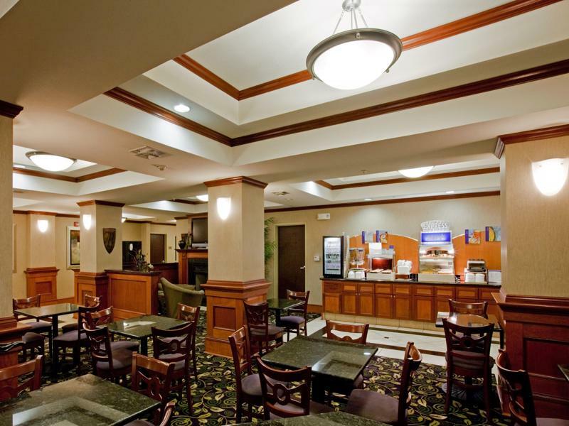 Holiday Inn Express Hotel And Suites Ada By Ihg Kültér fotó